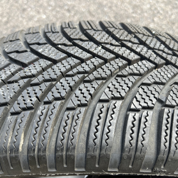 
            205/55R17 Firestone Winter cept evo 2
    

                        91
        
                    V
        
    
    Personenauto

