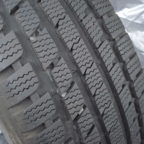 
            205/60R16 Kumho I'ZEN  KLV27
    

                        96
        
                    H
        
    
    Samochód osobowy

