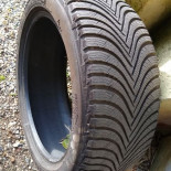 
            225/45R17 Michelin 
    

                        94
        
                    V
        
    
    Voiture de tourisme

