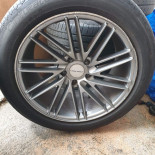 
            245/50R18 Pirelli Cinturato P7
    

                        100
        
                    W
        
    
    Roue de voiture

