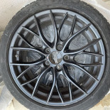 
            225/45R18 Pirelli Sottozero
    

                        95
        
                    V
        
    
    Ruota di automobile

