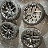 
            255/40R19 Michelin 
    

                        100
        
                    V
        
    
    Car wheel

